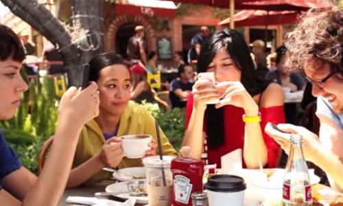 jangan ada ponsel di antara kita