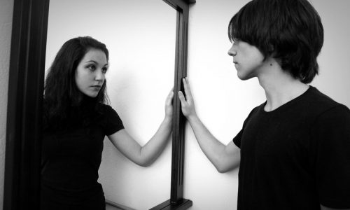 Jadi Perempuan Memang Repot; Mengintip Lingkaran Setan yang Seksis