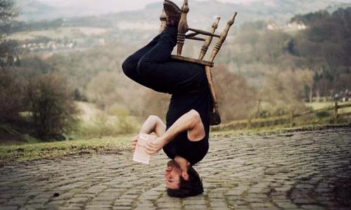 Ilustrasi desember bulan goblok