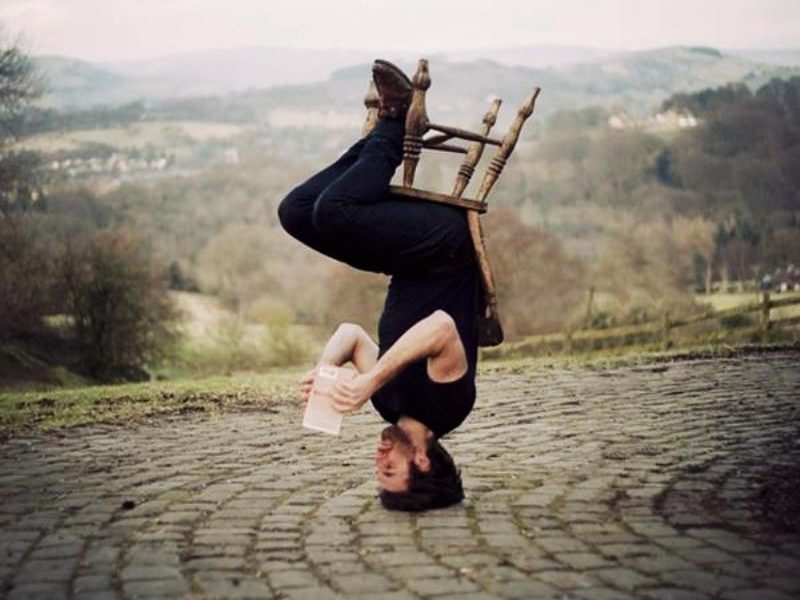 Ilustrasi desember bulan goblok