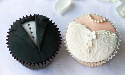 cupcakes buat pengantin laki-laki dan perempuan