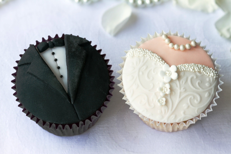 cupcakes buat pengantin laki-laki dan perempuan
