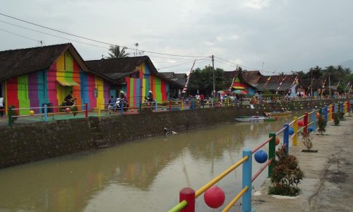 Kampung Pelangi di Desa Bejalen Semarang, Spot Selfie Baru Generasi Milennial